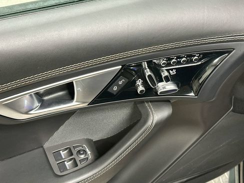 Used 2016 Jaguar F-TYPE R AWD/4WD image 19