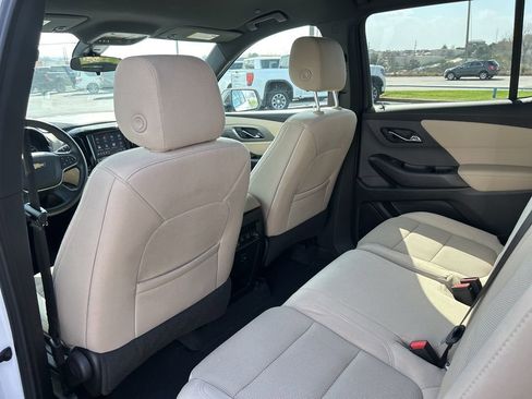 Used 2023 Chevrolet Traverse LS image 32