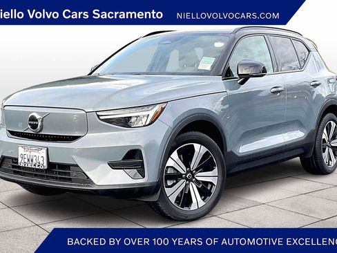 Used 2023 Volvo XC40 Recharge Core image 1