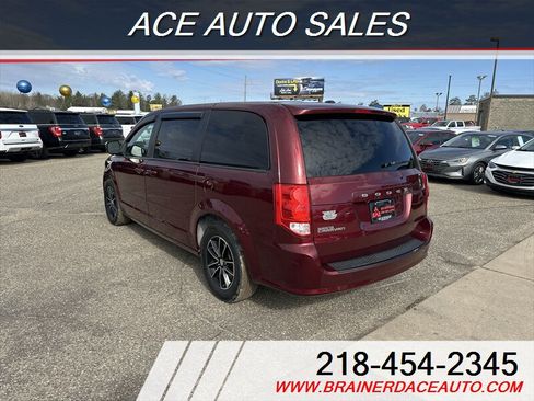 Used 2017 Dodge Grand Caravan SE FWD image 4