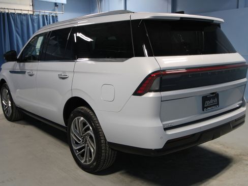 New 2026 Lincoln Navigator Reserve AWD/4WD image 28