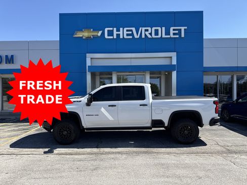 Used 2025 Chevrolet Silverado 2500 ZR2 w/ Technology Package AWD/4WD image 2