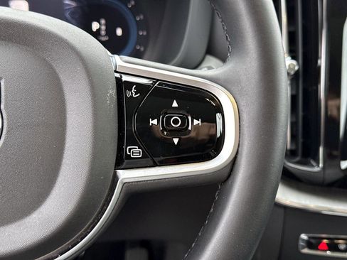 Certified 2025 Volvo XC60 B5 Plus image 28
