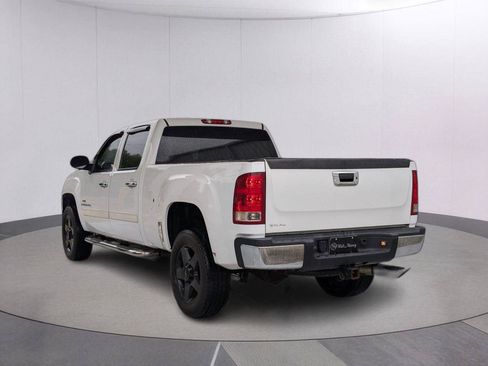 Used 2007 GMC Sierra 2500 SLE w/ EZ-Lift Tailgate Package RWD image 4