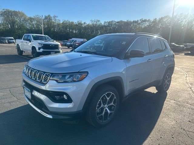 Used 2024 Jeep Compass Limited AWD/4WD image 3