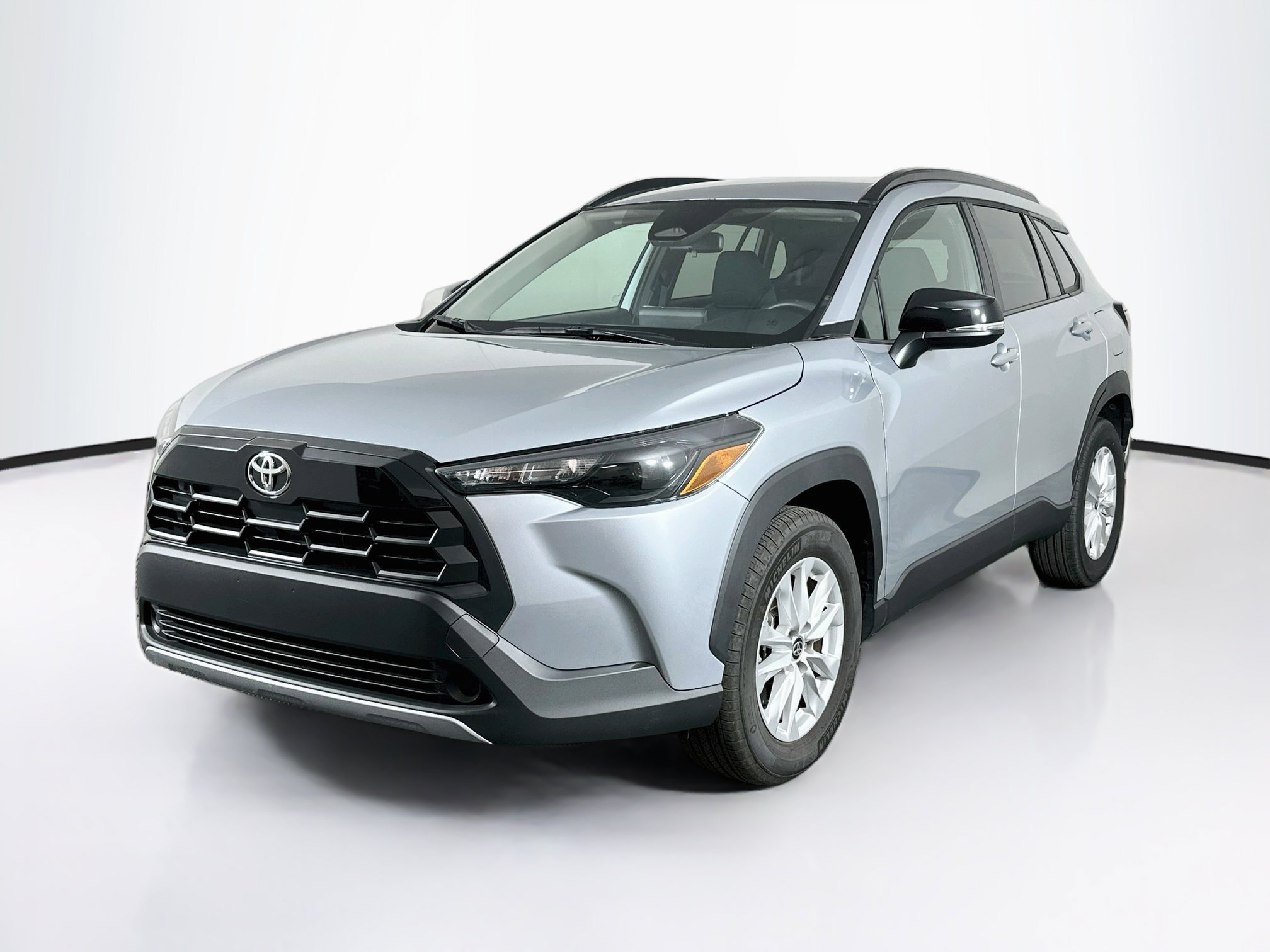 Used 2026 Toyota Corolla Cross LE FWD image 3