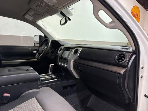 Used 2016 Toyota Tundra SR5 w/ SR5 Upgrade Package image 39