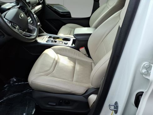 Used 2022 Ford Explorer Platinum w/ Equipment Group 601A image 11