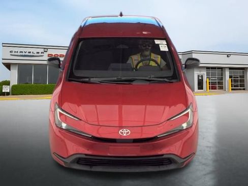 Used 2025 Toyota Prius LE FWD image 4