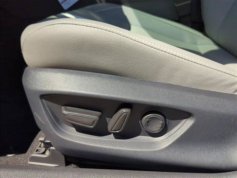 Used 2026 Toyota Camry SE FWD image 12