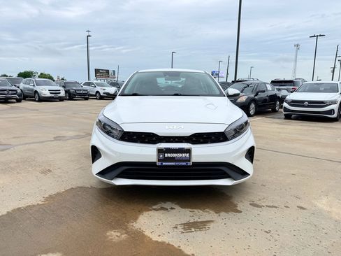 Used 2023 Kia Forte LXS w/ LXS Technology Package FWD image 2