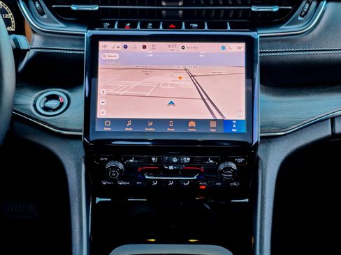 Used 2025 Jeep Grand Cherokee L Overland w/ Luxury Tech Group IV image 47