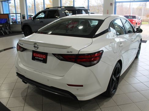 Used 2022 Nissan Sentra SR w/ SR Premium Package image 5