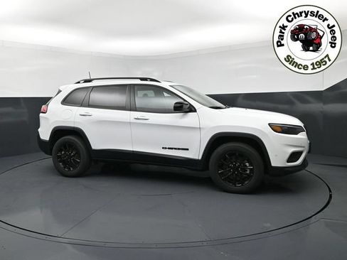 Used 2023 Jeep Cherokee Altitude Lux AWD/4WD image 3