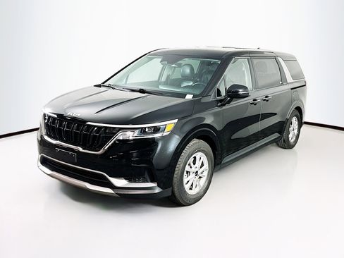 Used 2024 Kia Carnival LX image 3