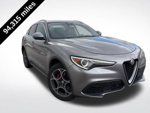 Used 2018 Alfa Romeo Stelvio AWD image 2
