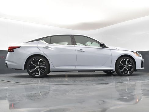 New 2025 Nissan Altima 2.5 SR image 43