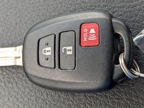 Used 2022 Toyota Tacoma SR5 w/ Technology Package AWD/4WD image 30