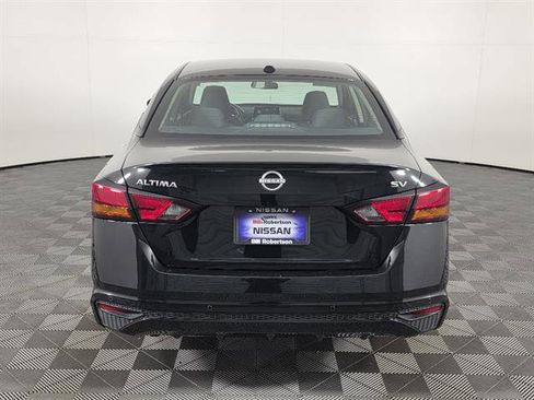 Used 2024 Nissan Altima 2.5 SV FWD image 5