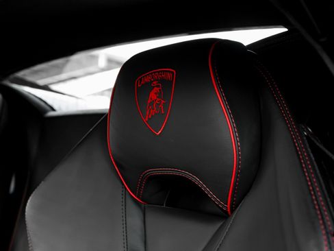 Used 2023 Lamborghini Huracan EVO image 31