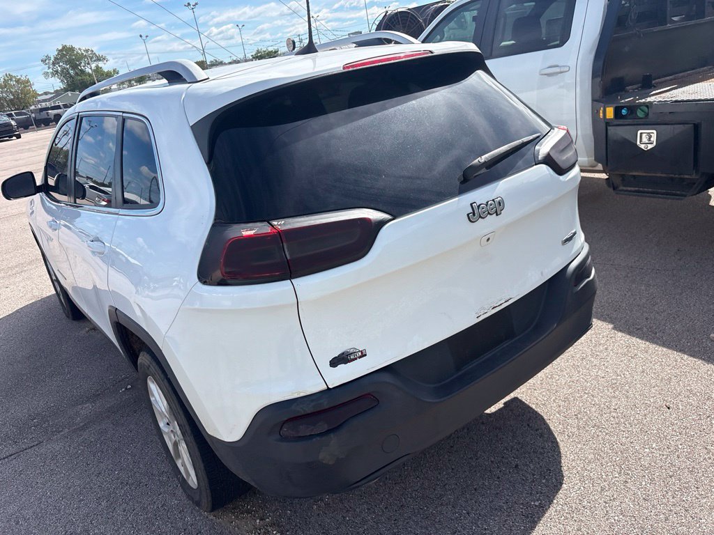 Used 2018 Jeep Cherokee Latitude FWD image 10