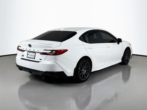 Used 2025 Toyota Camry SE AWD/4WD image 5
