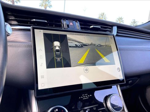 Used 2022 Jaguar XF SE image 22