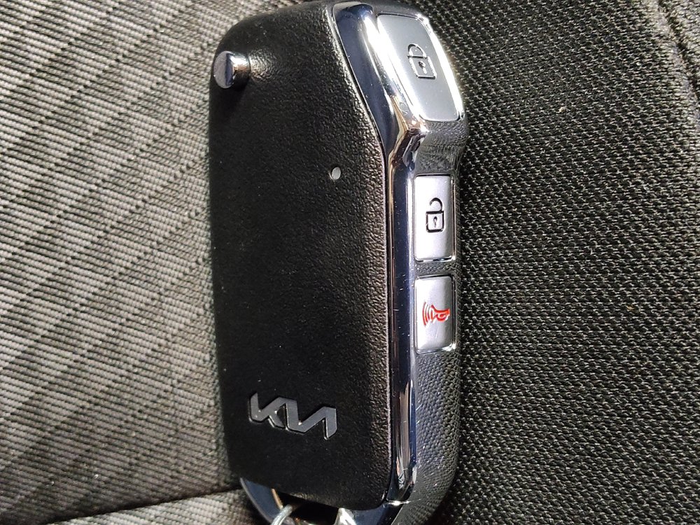 Used 2023 Kia Soul LX w/ Option Group 015 FWD image 32