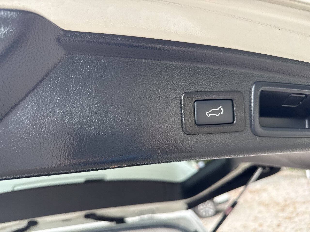 Used 2015 Subaru Forester 2.5i Touring w/ Eyesight & Navigation System AWD/4WD image 20