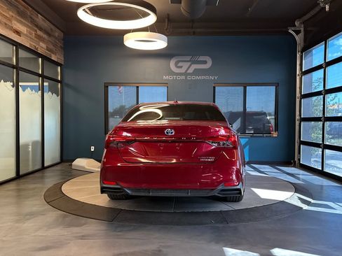 Used 2019 Toyota Avalon Limited FWD image 4