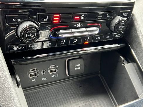 Used 2023 Jeep Grand Cherokee L Laredo image 28