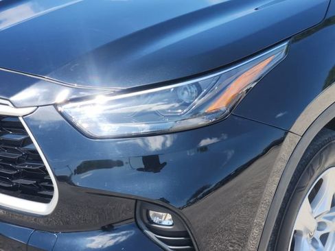 Used 2024 Toyota Highlander LE AWD/4WD image 7