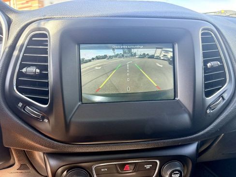 Used 2019 Jeep Compass Latitude w/ Popular Equipment Group AWD/4WD image 17