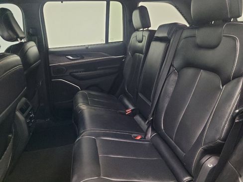 Used 2024 Jeep Grand Cherokee Limited w/ Luxury Tech Group II RWD image 18