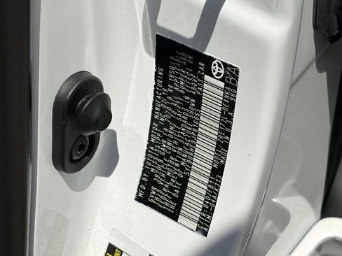 Used 2018 Toyota Corolla LE FWD image 8