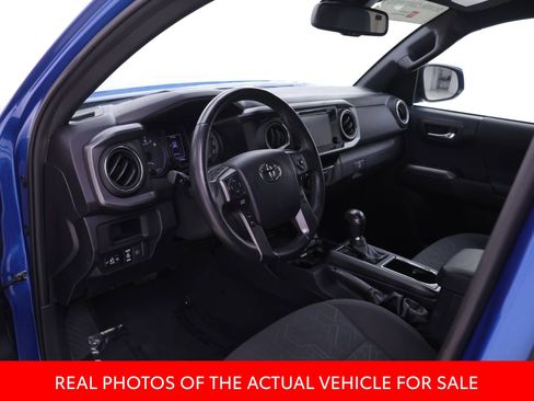 Certified 2018 Toyota Tacoma TRD Off-Road AWD/4WD image 3