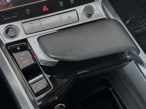 Used 2024 Audi Q8 e-tron Premium Plus w/ Premium Plus Package image 7