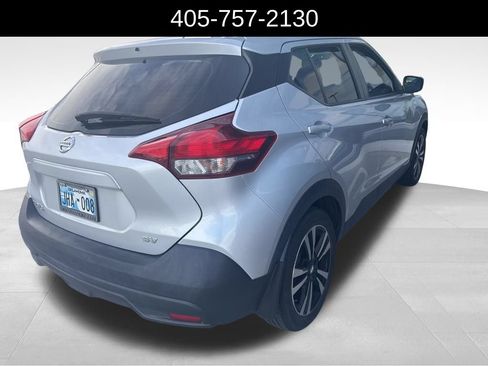 Used 2018 Nissan Kicks SV FWD image 4