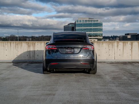 Used 2024 Tesla Model X image 8