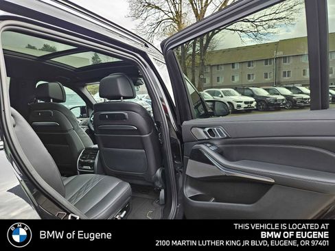 Used 2023 BMW X7 M60i w/ Climate Comfort Package AWD/4WD image 28
