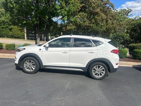 Used 2017 Hyundai Tucson SE w/ SE Popular Package 02 AWD/4WD image 2
