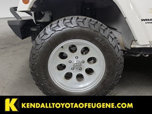 Used 2010 Jeep Wrangler Unlimited Sahara w/ Dual Top Group AWD/4WD image 9