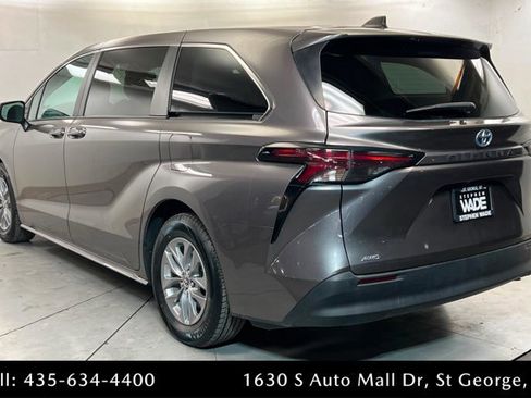 Used 2023 Toyota Sienna LE AWD/4WD image 3