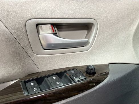 Used 2015 Toyota Sienna XLE Premium image 20