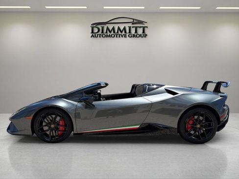 Used 2019 Lamborghini Huracan Performante AWD/4WD image 3