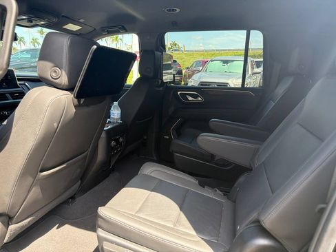 Used 2024 Chevrolet Suburban LT RWD image 10