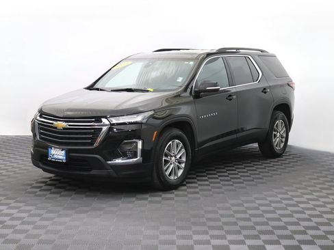 Used 2023 Chevrolet Traverse LT AWD/4WD image 3