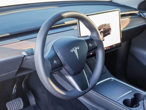 Used 2024 Tesla Model Y 2WD image 20