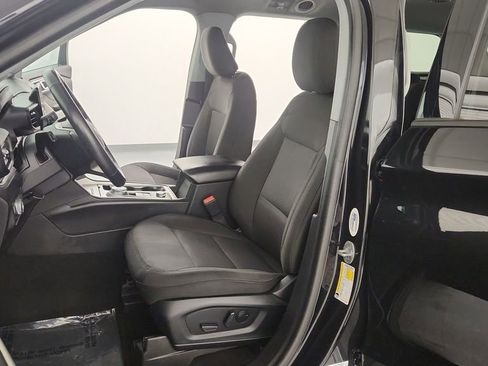 Used 2022 Ford Explorer XLT w/ Class IV Trailer Tow Package AWD/4WD image 14
