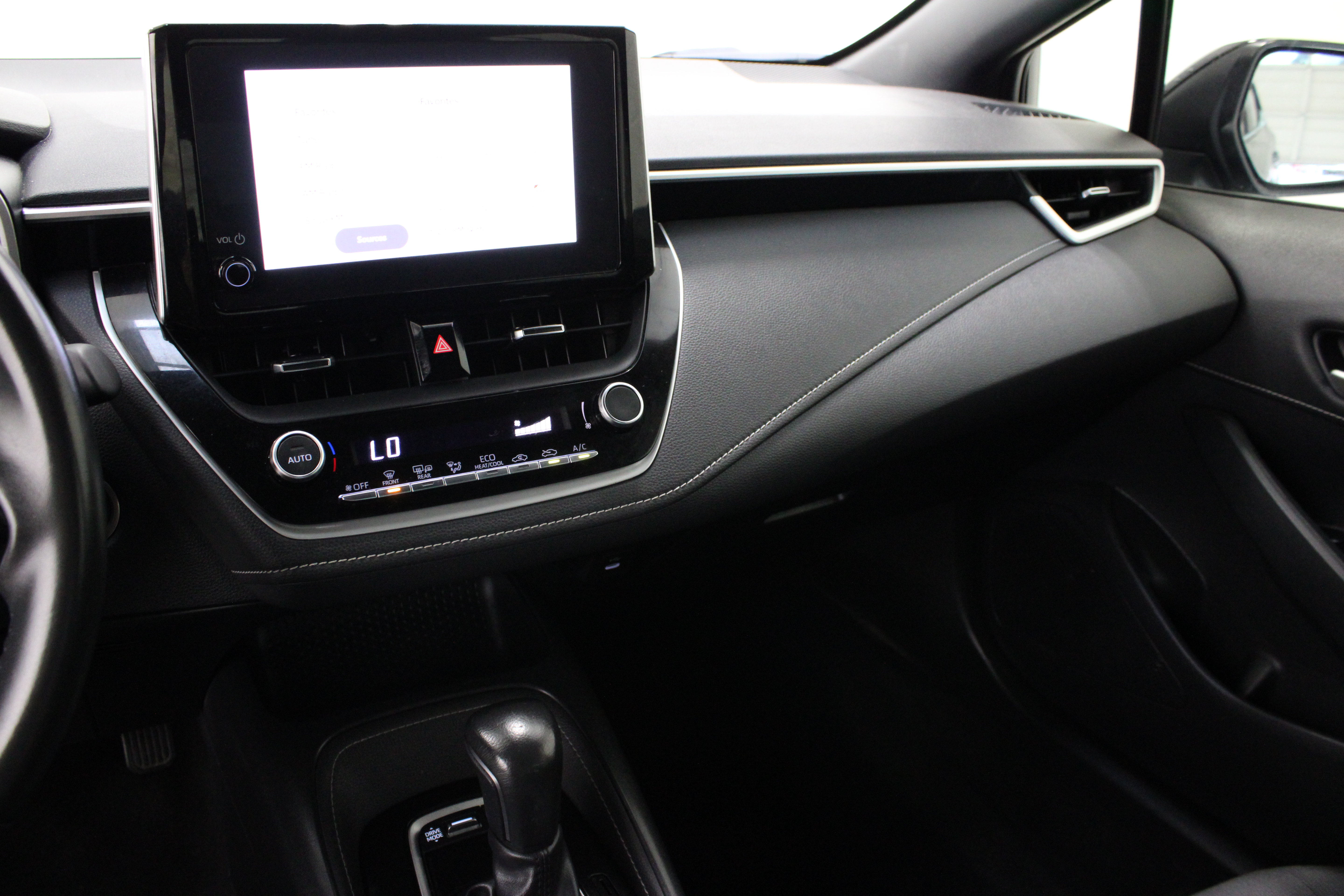 Used 2025 Toyota Corolla SE FWD image 15